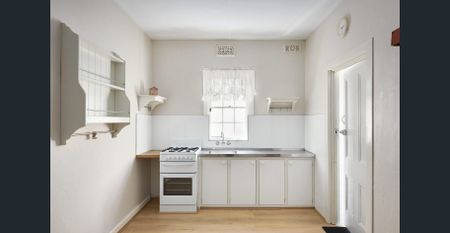 Charming period home - Photo 3