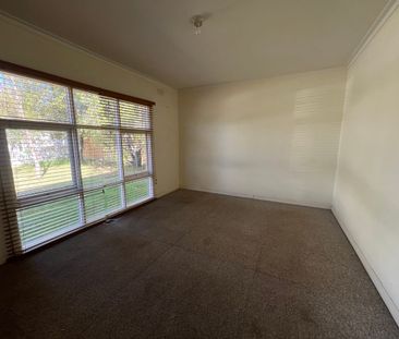 Low Maintenance 2-Bedroom Home - Photo 3