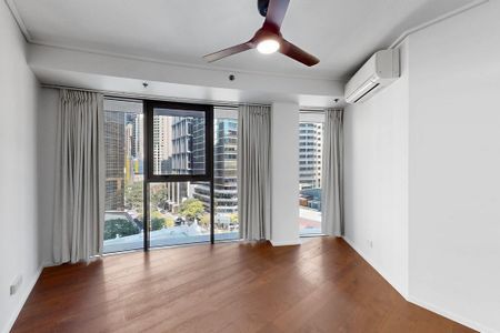 Executive Sky-High Living with Iconic River & Story Bridge Views - Photo 2