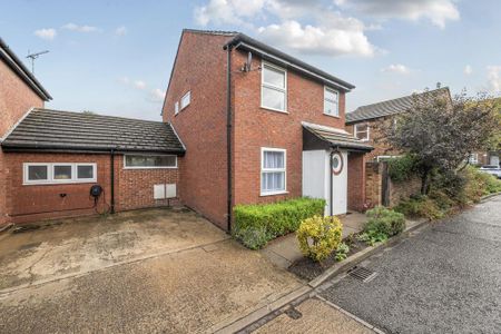 4 bedroom detached house to rent - Photo 4