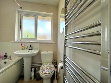 3 bedroom terraced house to rent - Photo 5