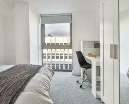 3 bedroom flat to rent - Photo 2