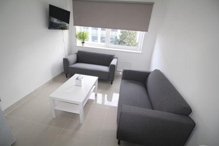 2 Bedroom Apartment - Photo 2