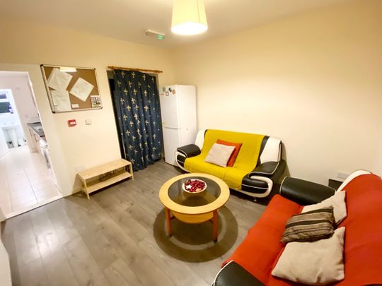 6 Bed Terraced House, Hatherley Road, RG1 - Photo 1