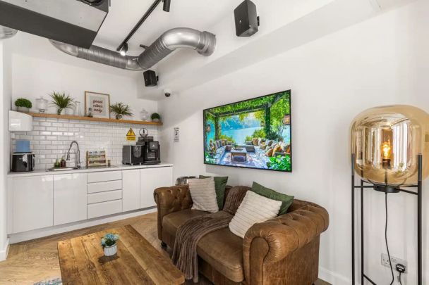 Gold Studio - Photo 1