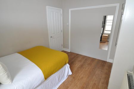 6 bedroom terraced house to rent - Photo 3