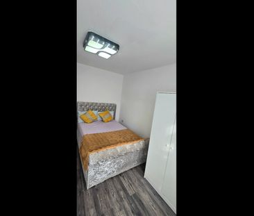 Room in a Shared House, Westrow Drive, IG11 - Photo 1