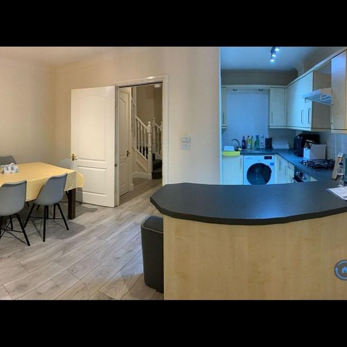 1 bedroom in a house share to rent - Photo 2