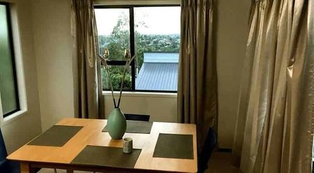 Sunny 3-Bed 2-Bath w Large Deck and Stunning Views - Photo 2