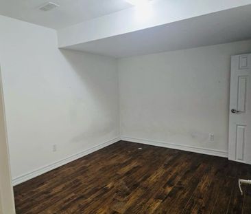 For Lease - 211 Zokol Drive, Aurora, Ontario - Photo 4