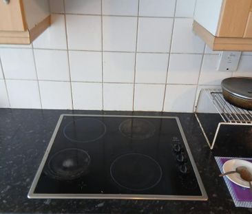 1 bedroom in a house share to rent - Photo 2