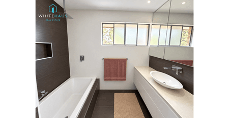 Beautifully Renovated Family Home in Quiet Quakers Hill Cul-de-Sac - Photo 5