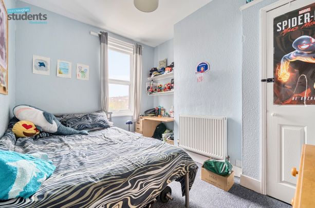 4 bedroom terraced house to rent - Photo 1