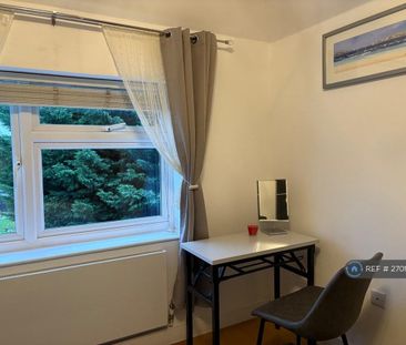 1 bedroom in a house share to rent - Photo 3