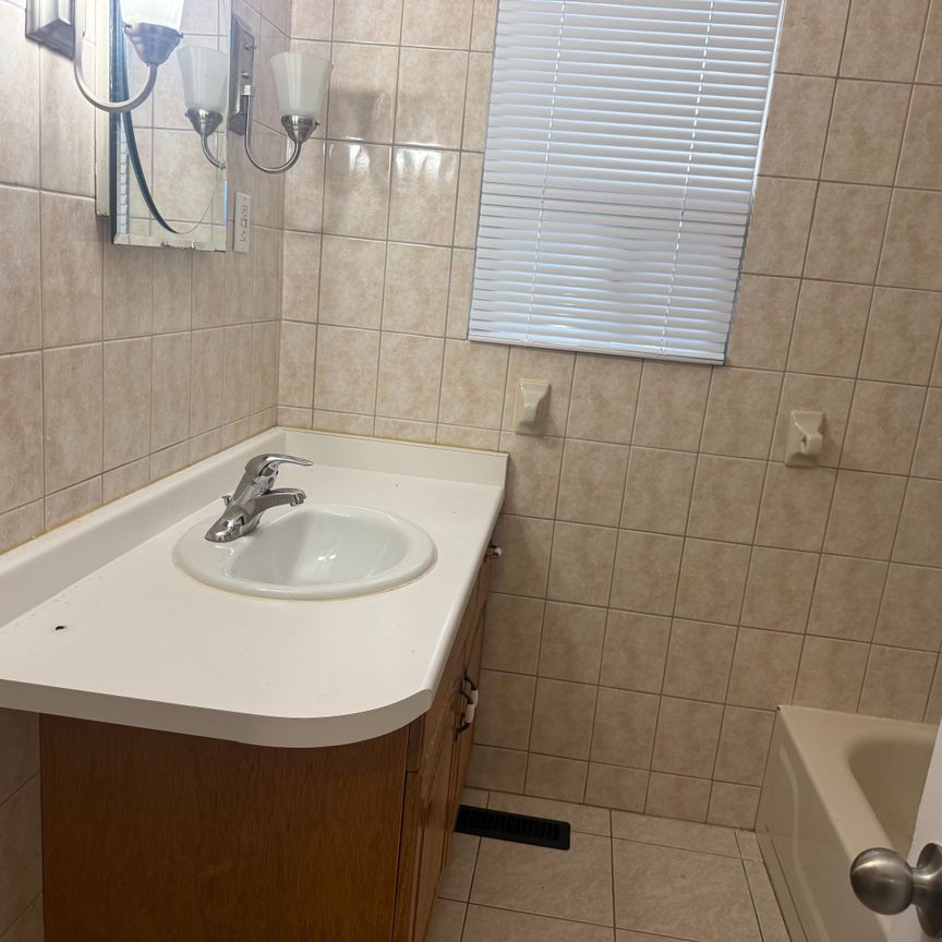 For Lease - 358 Derry Road, Mississauga, Ontario - Photo 1