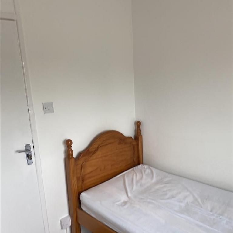 4 bedroom terraced house to rent - Photo 1