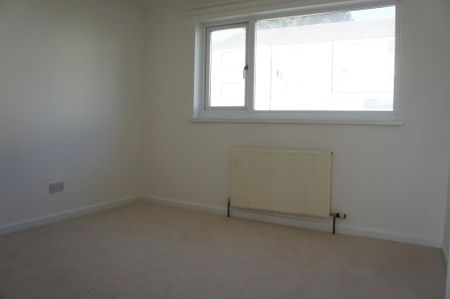 3 bedroom end of terrace house to rent - Photo 3