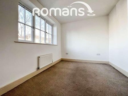 Kensington Place, Farnborough, GU14 - Photo 2