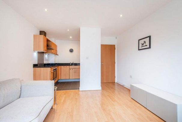 1 bedroom flat to rent - Photo 1