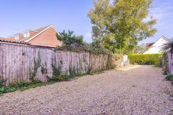 2 bedroom maisonette to rent - Photo 1