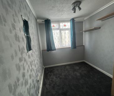 3 bedroom terraced house to rent - Photo 6