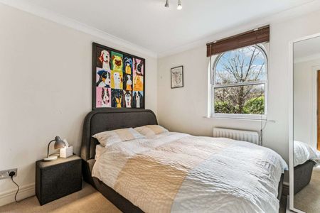 Spacious two bedroom apartment in the popular Harrods Village development - Photo 3