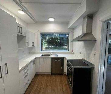 Spacious and sunny in St Clair! - Photo 5