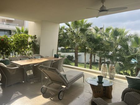 Apartment in Marbella, Costa del Sol - Photo 2