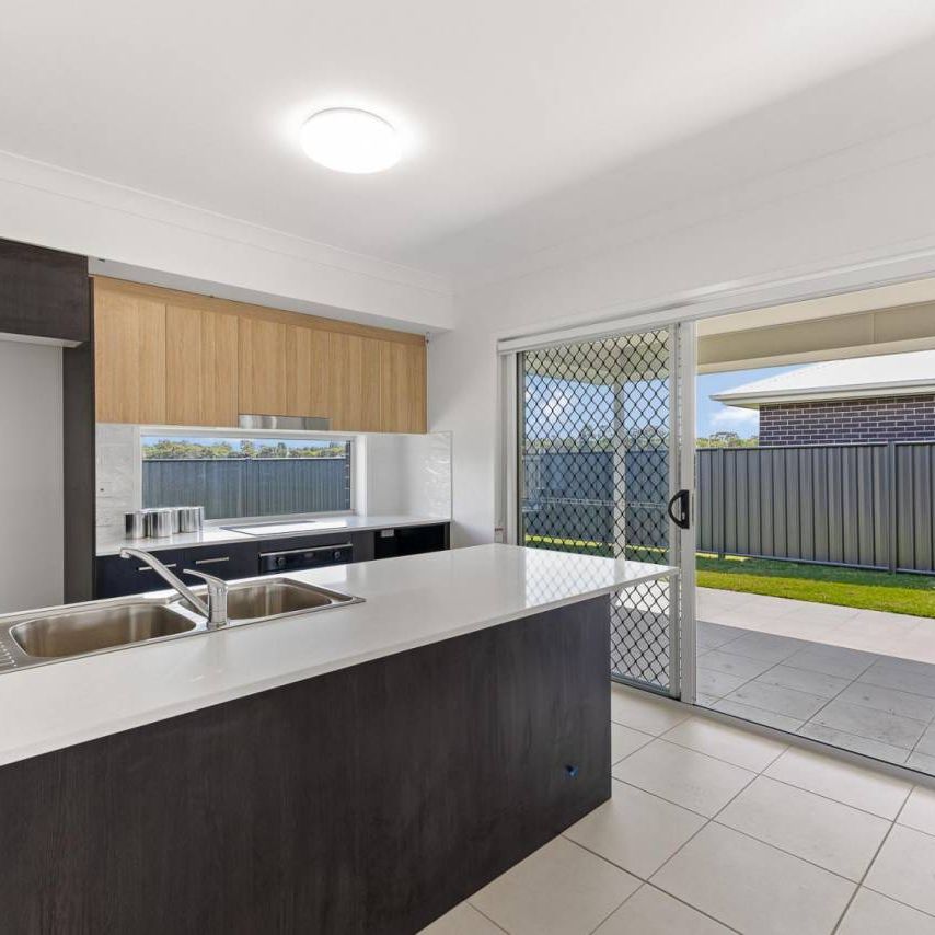 Brand New 3-Bedroom Duplex - Modern Living Minutes from Woodgate Beach - Photo 1