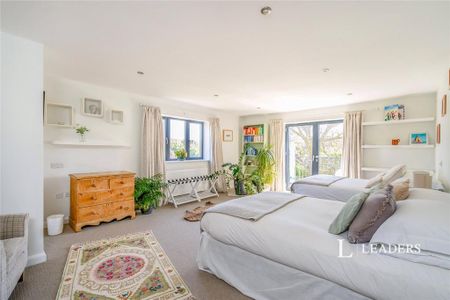 7 bedroom detached house to rent - Photo 3