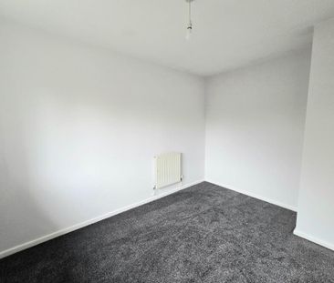 4 bedroom semi-detached house to rent - Photo 4