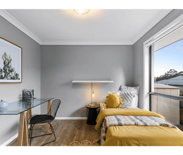 Elevated & Spacious 5 Bedroom Family Home - Photo 4