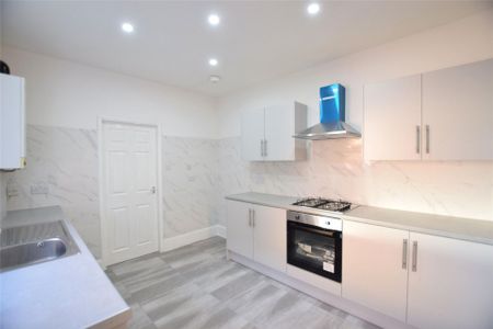 Wingrove Gardens, Newcastle Upon Tyne, NE4 - Photo 2