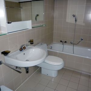 Luminoso appartamento di 2.5 locali immerso nel verde! - Foto 2