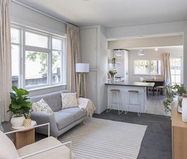 Charming 3 Bedroom House - Photo 3