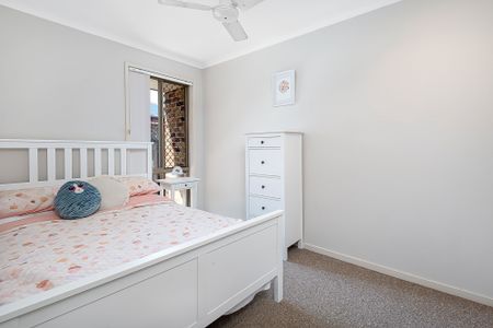 FAMILY HOME WITH POOL IN CENTRAL ROBINA - Photo 4