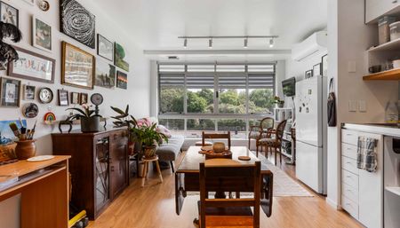 Superb Apartment with Carpark - Photo 3