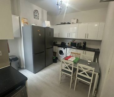Room in a Shared House, York Road, N11 - Photo 4
