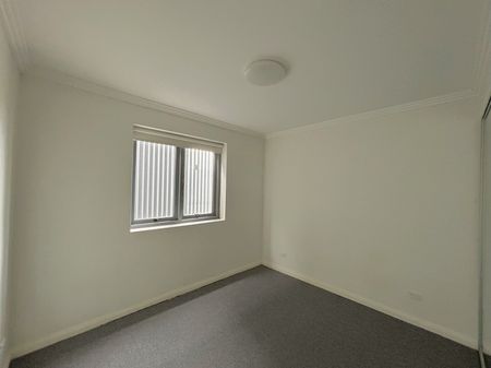 Brand new carpet, three bright rooms with windows, and two parking spaces - Photo 4