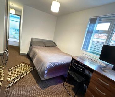 8 bedroom terraced house to rent - Photo 3