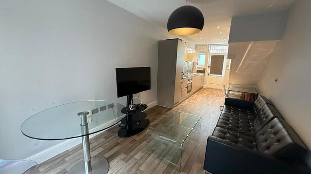 2 bedroom flat to rent - Photo 1