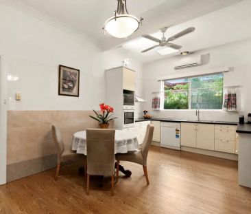 Contemporary Comfort and Convenience in One - Photo 3