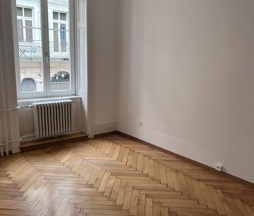 En vieille-ville, appartement de 3,5 pièces entièrement rénové au 1... - Foto 6
