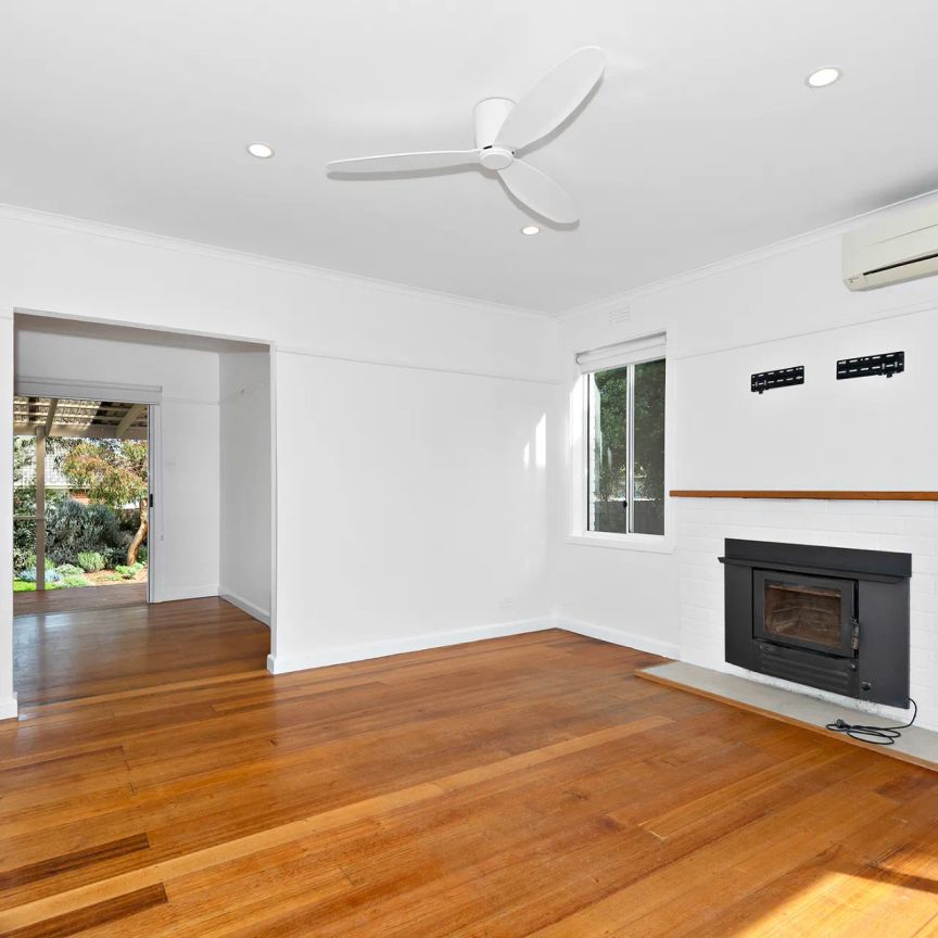 Coastal Living in the Heart of Mornington - Photo 1