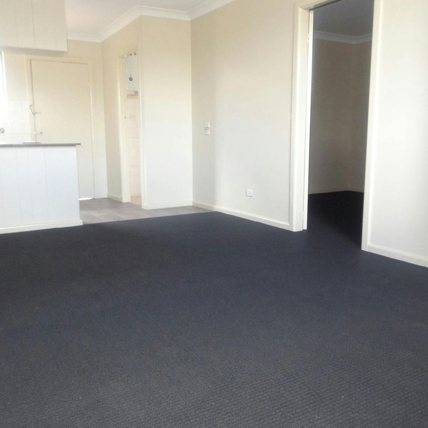 CENTRAL 1 BEDROOM UNIT! - Photo 1