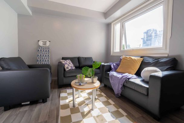 Platinum Studio - Photo 1