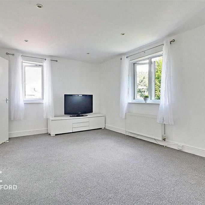 2 bedroom block of apartments to rent - Photo 1