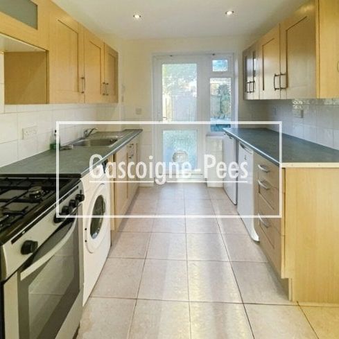 Brighton Hill, RG22 - Photo 1