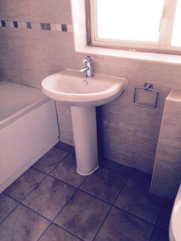 3 bedroom semi-detached house to rent - Photo 3