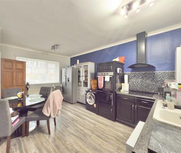 3 bedroom semi-detached house to rent - Photo 6